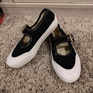 Vans Mary Jane Shoe in Black Canvas Gurls Youth Size 12